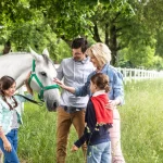 Familia con caballo Lipizzaner