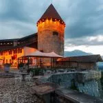 Patio del castillo del lago Bled