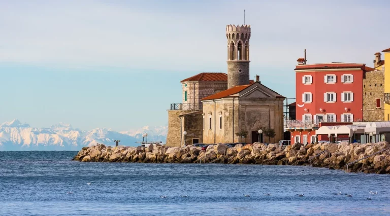 Piran coastilineo y schurch