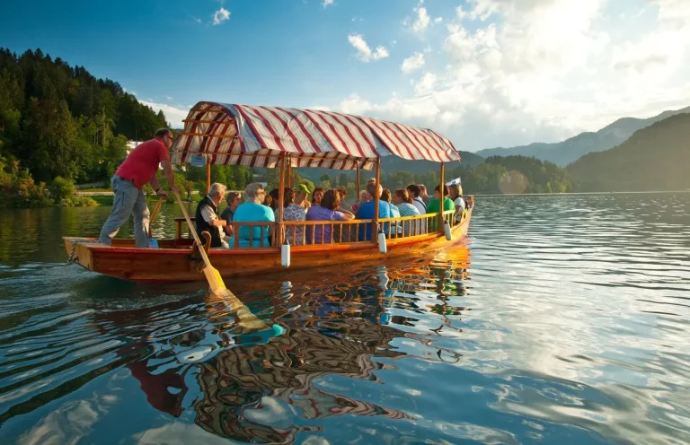 Paseo por el lago Bled Pletna