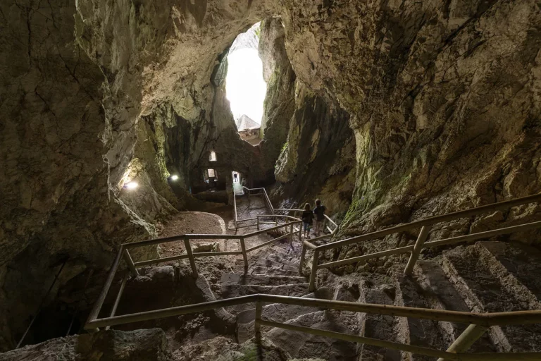 Visita al castillo de Predjama